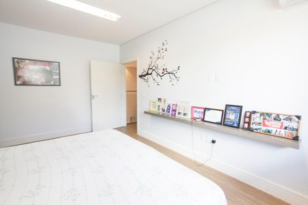 Casa de condomínio para alugar com 313m², 4 quartos e 3 vagas Casa de condomínio para alugar com 313m², 4 quartos e 3 vagasSuite 1