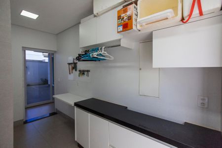 Casa de condomínio para alugar com 313m², 4 quartos e 3 vagas Casa de condomínio para alugar com 313m², 4 quartos e 3 vagasÁrea de Serviço