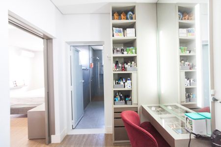 Casa de condomínio para alugar com 313m², 4 quartos e 3 vagas Casa de condomínio para alugar com 313m², 4 quartos e 3 vagasCloset da Suite 1