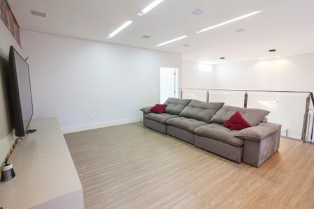 Casa de condomínio para alugar com 313m², 4 quartos e 3 vagas Casa de condomínio para alugar com 313m², 4 quartos e 3 vagasSala de TV