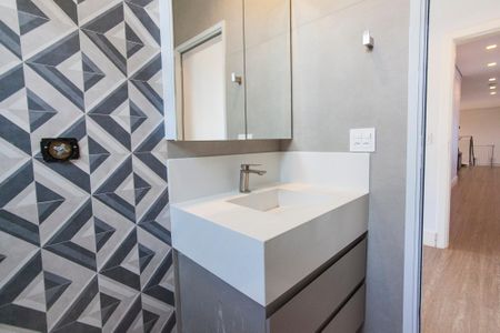 Casa de condomínio para alugar com 313m², 4 quartos e 3 vagas Casa de condomínio para alugar com 313m², 4 quartos e 3 vagasBanheiro da Suite 2