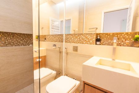 Casa de condomínio para alugar com 313m², 4 quartos e 3 vagas Casa de condomínio para alugar com 313m², 4 quartos e 3 vagasBanheiro da Suite 3