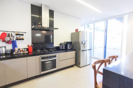 Casa de condomínio para alugar com 313m², 4 quartos e 3 vagas Casa de condomínio para alugar com 313m², 4 quartos e 3 vagasCozinha