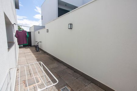 Casa de condomínio para alugar com 313m², 4 quartos e 3 vagas Casa de condomínio para alugar com 313m², 4 quartos e 3 vagasQuintal