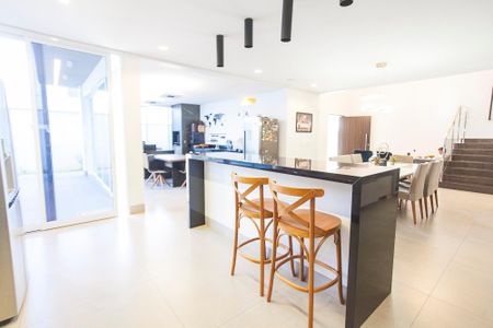 Casa de condomínio para alugar com 313m², 4 quartos e 3 vagas Casa de condomínio para alugar com 313m², 4 quartos e 3 vagasCozinha