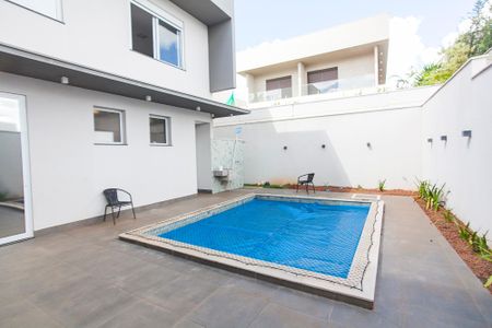 Casa de condomínio para alugar com 313m², 4 quartos e 3 vagas Casa de condomínio para alugar com 313m², 4 quartos e 3 vagasPiscina