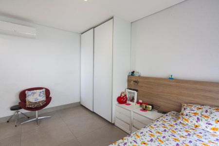 Casa de condomínio para alugar com 313m², 4 quartos e 3 vagas Casa de condomínio para alugar com 313m², 4 quartos e 3 vagasSuite 4