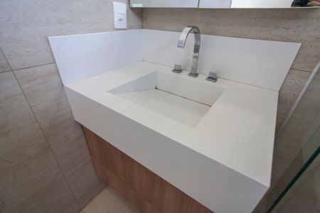 Casa de condomínio para alugar com 313m², 4 quartos e 3 vagas Casa de condomínio para alugar com 313m², 4 quartos e 3 vagasBanheiro da Suite 4