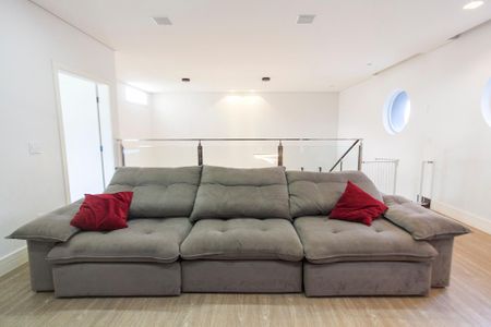 Casa de condomínio para alugar com 313m², 4 quartos e 3 vagas Casa de condomínio para alugar com 313m², 4 quartos e 3 vagasSala de TV