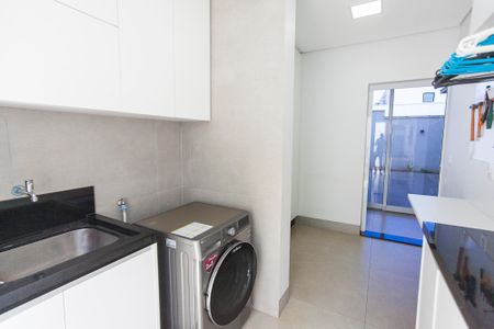 Casa de condomínio para alugar com 313m², 4 quartos e 3 vagas Casa de condomínio para alugar com 313m², 4 quartos e 3 vagasÁrea de Serviço