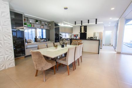 Casa de condomínio para alugar com 313m², 4 quartos e 3 vagas Casa de condomínio para alugar com 313m², 4 quartos e 3 vagasSala