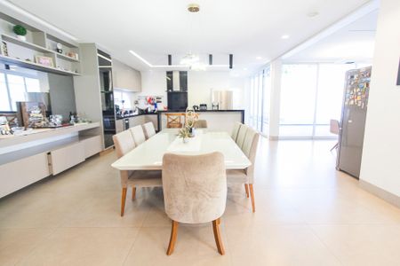 Casa de condomínio para alugar com 313m², 4 quartos e 3 vagas Casa de condomínio para alugar com 313m², 4 quartos e 3 vagasSala