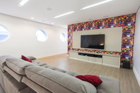 Sala de TV de casa de condomínio para alugar com 4 quartos, 313m² em Granja Marileusa, Uberlândia