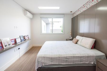 Casa de condomínio para alugar com 313m², 4 quartos e 3 vagas Casa de condomínio para alugar com 313m², 4 quartos e 3 vagasSuite 1