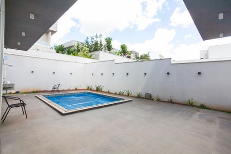 Casa de condomínio para alugar com 313m², 4 quartos e 3 vagas Casa de condomínio para alugar com 313m², 4 quartos e 3 vagasPiscina