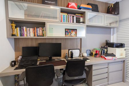 Casa de condomínio para alugar com 313m², 4 quartos e 3 vagas Casa de condomínio para alugar com 313m², 4 quartos e 3 vagasSuite 3