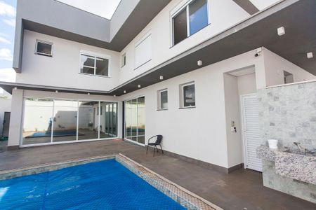 Casa de condomínio para alugar com 313m², 4 quartos e 3 vagas Casa de condomínio para alugar com 313m², 4 quartos e 3 vagasPiscina