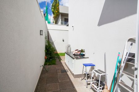 Casa de condomínio para alugar com 313m², 4 quartos e 3 vagas Casa de condomínio para alugar com 313m², 4 quartos e 3 vagasQuintal