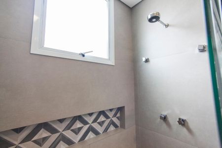 Casa de condomínio para alugar com 313m², 4 quartos e 3 vagas Casa de condomínio para alugar com 313m², 4 quartos e 3 vagasBanheiro da Suite 2