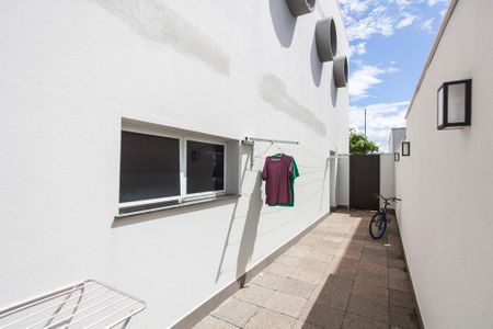 Casa de condomínio para alugar com 313m², 4 quartos e 3 vagas Casa de condomínio para alugar com 313m², 4 quartos e 3 vagasQuintal