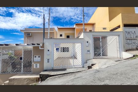Casa à venda com 100m², 2 quartos e 2 vagasFachada