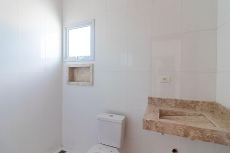 Casa à venda com 100m², 2 quartos e 2 vagasBanheiro da Suíte 2