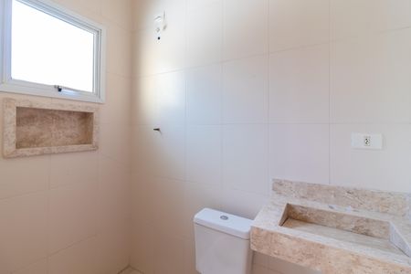 Casa à venda com 100m², 2 quartos e 2 vagasBanheiro da Suíte 1