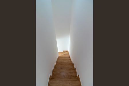 Casa à venda com 100m², 2 quartos e 2 vagasEscada