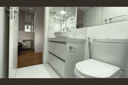 Apartamento à venda com 67m², 2 quartos e 2 vagasBanheiro da Suíte 