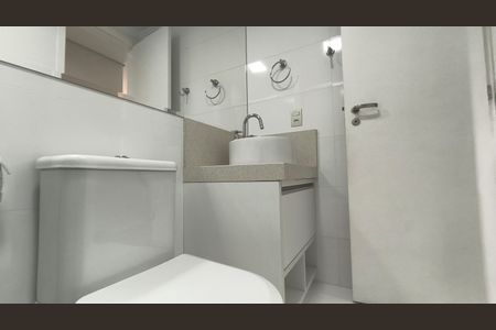 Apartamento à venda com 67m², 2 quartos e 2 vagas Apartamento à venda com 67m², 2 quartos e 2 vagasBanheiro
