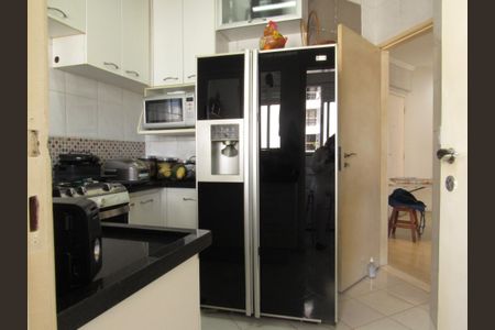 Apartamento à venda com 64m², 2 quartos e 2 vagasCozinha