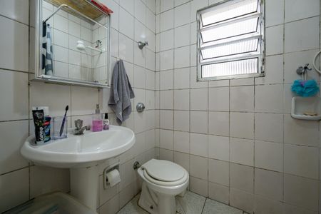 Casa à venda com 96m², 3 quartos e 1 vagaBanheiro