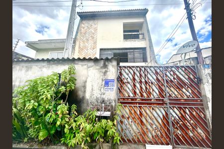 Casa à venda com 270m², 3 quartos e 3 vagasPlaca instalada na fachada do imóvel 