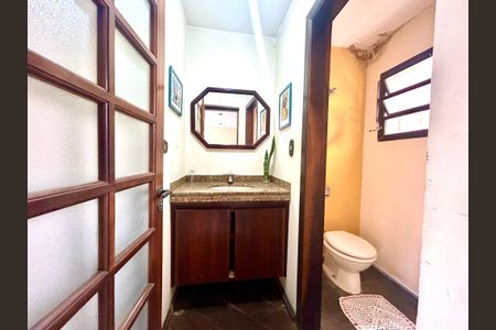 Casa à venda com 270m², 3 quartos e 3 vagasBanheiro 1