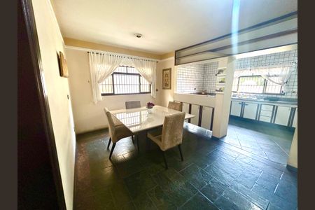 Casa à venda com 270m², 3 quartos e 3 vagasCozinha