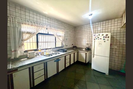 Casa à venda com 270m², 3 quartos e 3 vagasCozinha