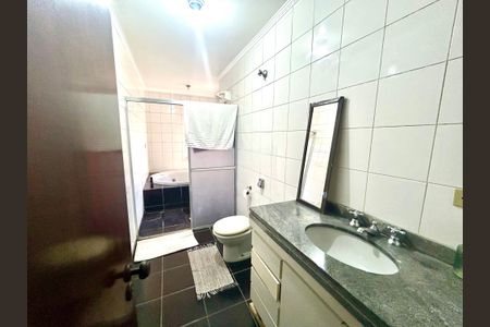 Casa à venda com 270m², 3 quartos e 3 vagasBanheiro da Suíte