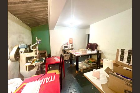 Casa à venda com 270m², 3 quartos e 3 vagasDespensa 