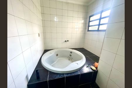 Casa à venda com 270m², 3 quartos e 3 vagasBanheiro da Suíte