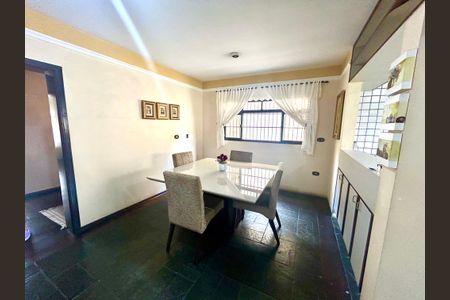 Casa à venda com 270m², 3 quartos e 3 vagasCozinha