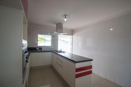 Casa para alugar com 248m², 2 quartos e 2 vagasCozinha 