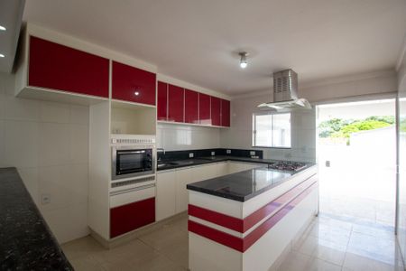 Casa para alugar com 248m², 2 quartos e 2 vagasCozinha 