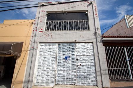 Casa para alugar com 248m², 2 quartos e 2 vagasFachada 