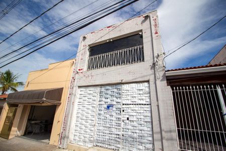 Casa para alugar com 248m², 2 quartos e 2 vagasFachada 