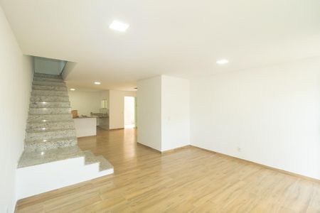 Casa para alugar com 208m², 3 quartos e 2 vagasSala