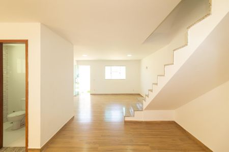 Sala de casa para alugar com 3 quartos, 208m² em Campo Grande, Rio de Janeiro