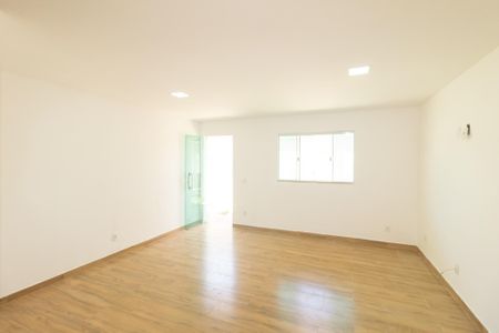 Casa para alugar com 208m², 3 quartos e 2 vagasSala