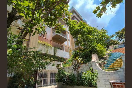 Apartamento à venda com 64m², 2 quartos e 1 vagaFachada e portaria