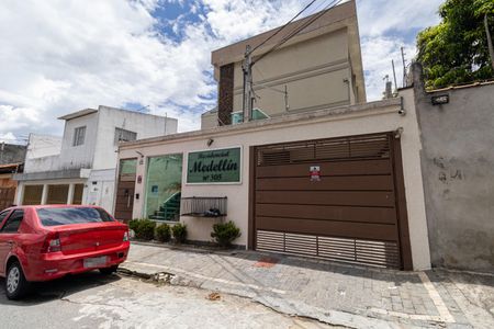 Casa de condomínio à venda com 43m², 2 quartos e 1 vagaFachada + Placa