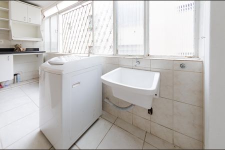 Apartamento à venda com 142m², 3 quartos e 4 vagas Apartamento à venda com 142m², 3 quartos e 4 vagasÁrea de serviço